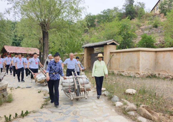 传承红色基因 书写时代新篇：暨大新闻与传播学院西柏坡红色教育启智润心