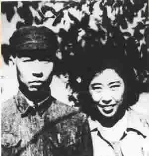 蛋糕与琴声：西柏坡那场没有仪式的婚